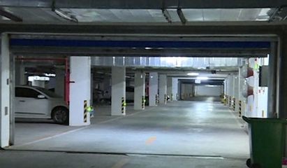 小区地下停车场该不该收费?城南这个大型小区的居民和物业争执不下!你怎么看?