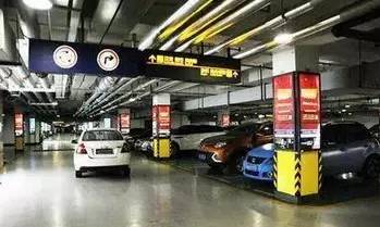 交了停车费，车在停车场受损就能获赔吗？停车场管理责任解析